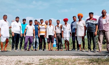 श्रीचारभुजा नाथ के लिए पदयात्रा पर निकले श्रद्धालु