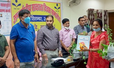 अंतर्राष्ट्रीय साक्षरता दिवस पर जिला स्तर पर अनीता अवस्थी सम्मानित