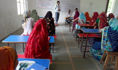 स्वयं सहायता समूह की महिलाओं को दिया प्रशिक्षण