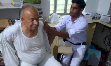 रीजनल गर्ल्स कॉलेज में पुरुष व महिलाओं ने बढ़ चढ़कर लगवाया कोरोना वैक्सीन का टीका