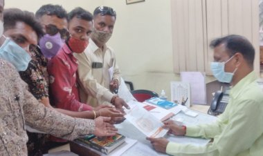 पुलिस उपनिरीक्षक परीक्षा निरस्त करने की मांग को लेकर सौपा ज्ञापन