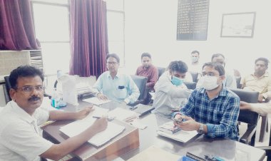 दातागंज एसडीएम पारसनाथ मौर्य ने मलेरिया बुखार को लेकर की एक अहम बैठक