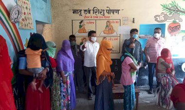 आंगनवाड़ी केन्द्र पर आयोजित कोविड टीकाकरण सत्र का सीएमएचओ ने किया औचक निरीक्षण