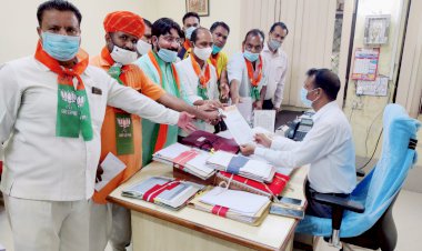 भीलवाड़ा जिले को अकाल ग्रस्त घोषित कर पशुओं के चारा डिपो व किसानों को फसल खराबे का उचित मुआवजे को लेकर मुख्यमंत्री के नाम ज्ञापन सौंपा
