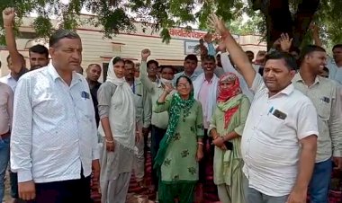 ग्राम सचिव पर हमले के आरोपी की गिरफ्तारी नहीं होने पर अनिश्चितकालीन धरना रहेगा जारी