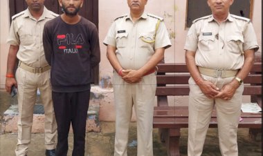 30 हजार रुपये औऱ मोबाइल चोरी के आरोप में  गिरफ्तार