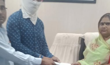 आम रास्ते से अवैध अतिक्रमण हटवाने मांग को लेकर नगरपालिका प्रशासन को सौपा ज्ञापन