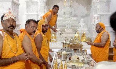 दस लक्षण पर्व के तहत भगवान का किया महामस्तक अभिषेक