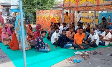 दो पक्षो में मारपीट का मामला, सफाईकर्मी धरने पर रहे, बिगडी सफाई व्यवस्था
