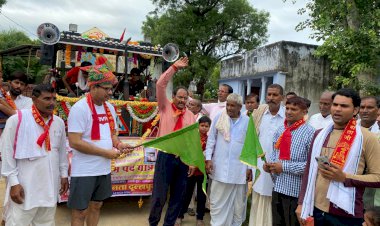 दुल्हेपुरा में विधायक हुडला ने दिखाई बालाजी पदयात्रा को दिखाई हरी झंडी