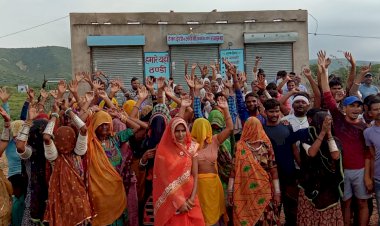 राजपुर बडा गांव मे शराब ठेके को हटाने की मांग को लेकर ग्रामीणों ने किया प्रदर्शन