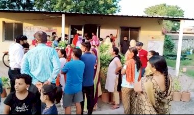 शारदा ड्रीम में पानी की समस्या को लेकर किया धरना प्रदर्शन
