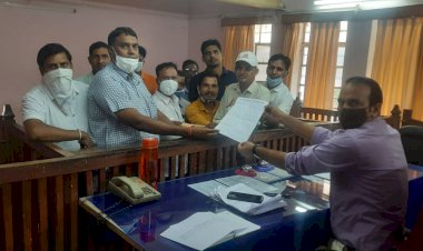 विभिन्न समस्याओं को लेकर निजी शिक्षण संस्थाओं के संचालकों ने तहसीलदार को सौंपा ज्ञापन