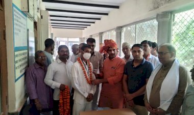 भाजपा पदाधिकारी व कार्यकर्ताओं ने किया नर्सिंग-कर्मियों का सम्मान