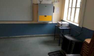 कारोडा के सरकारी विधालय में चोरो ने किया हाथ साफ़, बैटरी व स्मार्ट क्लाश रूम का सामान चोरी