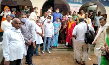 राजकीय सामुदायिक स्वास्थ्य केंद्र में व्याप्त अनियमितता के विरोध में भाजपा कार्यकर्ताओं ने की नारेबाजी