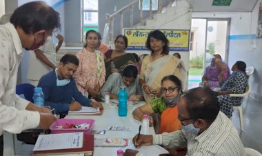 भाजपा महिला मोर्चा ने नेत्रदान संकल्प पत्र भरवा कर नरेंद्र मोदी का जन्मदिन मनाया