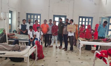 मरीजों की कुशलशेमी पूछते हुए फल वितरण के साथ ही सेवा समर्पण सप्ताह का किया आगाज