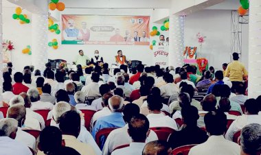 दातागंज में प्रबुद्ध वर्ग सम्मेंलन, सैकड़ो भाजपा कार्यकर्ता रहे मौजूद