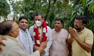 खेडली मे नवीन अस्पताल के लिए बजट स्वीकृत कराने काे लेकर पूर्व केन्द्रीय मंत्री से मिले विधायक बैरवा