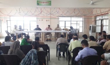 एसडीएम पारसनाथ मौर्य ने सभी तहसील बीएलओ के साथ की बैठक