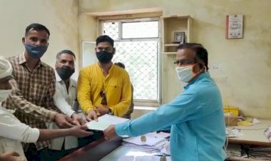 भीलवाड़ाः चारागाह भूमि पर अतिक्रमण से परेशान बाणियास के ग्रामीणों ने किया प्रदर्शन, सौंपा ज्ञापन