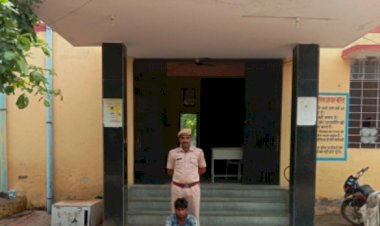 मोटरसाइकिल चोरी करता हुआ मोटरसाइकिल चोर गिरफ्तार