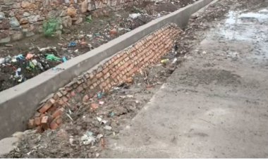 हल्की सी बरसात ने ही खोल दी उच्च क्वालिटी का दावा करने वालों की खुली पोल, निर्माणाधीन नाला हुआ धराशाही।