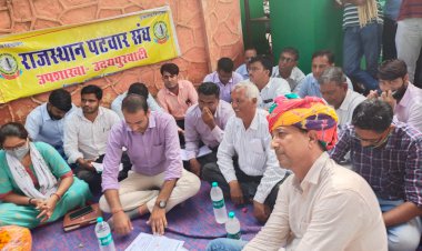 पटवार संघ की मांग पर तहसील परिसर पहुंचे विधायक राजेन्द्र सिंह गुढ़ा