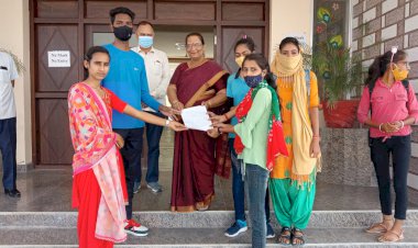 राजकीय स्नातकोत्तर महाविद्यालय गुढा में प्राचार्य को सौंपा मुख्यमंत्री के नाम ज्ञापन