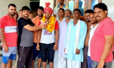 बुशू में ब्रांज मेडल विजेता पंकज पहलवान का ग्रामीणों ने किया स्वागत