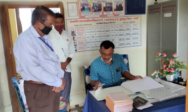विद्यालय के औचक निरीक्षण के दौरान सुमेरपुर तहसीलदार बोले कि विद्यालय में आकर पाया अच्छा अनुभव