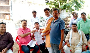 खेडली मे विधायक बाबूलाल बैरवा के आवास पर पंचायतीराज चुनाव के टिकटार्थियो का उमडा हुजूम