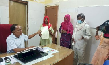 राशन डीलर से परेशान ग्रामीणों ने राशन दिलाने की एसडीएम से लगाई गुहार