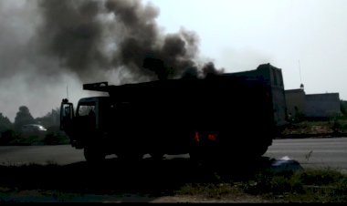 हाईवे पर अज्ञात कारणों से डंफर में आग लगने से मचा हड़कंप