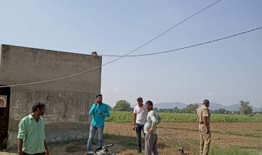 टूटकर मकान पर गिरा बिजली तार,  जले इलेक्ट्रिक उपकरण