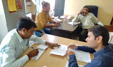 कठूमर पंचायत समिति कार्यालय पर पंचायतीराज चुनाव हेतु नाे-ड्यूज हाे रहे जारी