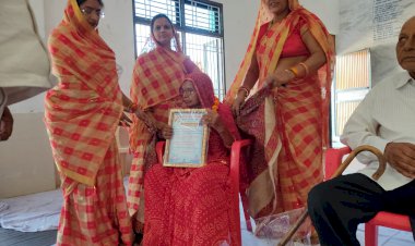 अग्रसेन जयंती मनाई वृद्धजनों का किया सम्मान