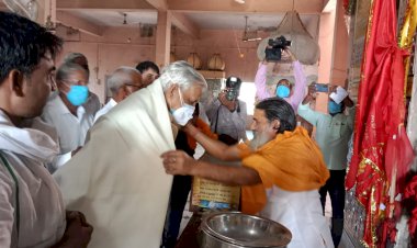 खेतड़ी विधायक जितेंद्र सिंह ने झड़ाया बालाजी मंदिर  में लगाई धोक