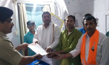 डीग कस्बे में हुई चोरियों की वारदातों के खुलासे की मांग को लेकर भाजपा कार्यकर्ताओं ने सीओं को सौपा ज्ञापन