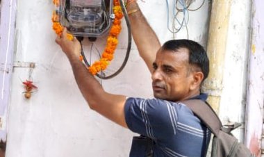 विद्युत निगम ने डीग कस्बे में पुराने मीटरों को हटाकर लगाए स्मार्ट मीटर