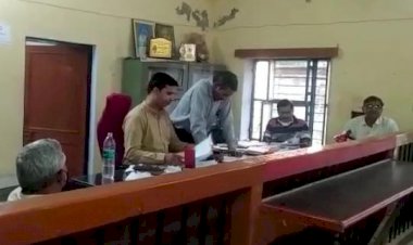 रिटर्निग अधिकारी रामकिशाेर मीणा के नेतृत्व मे नामाकंन पत्राे की जांच