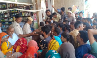 डिएपी खाद वितरण में धांधली को लेकर ग्रामीणों ने किया हंगामा, तहसीलदार ने की समझाइश
