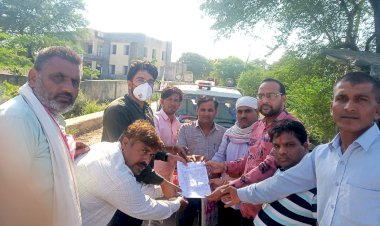 पत्रकार की पत्नी से मारपीट मामले की निष्पक्ष जांच करवाने के लिए मुख्यमंत्री के नाम तहसीलदार को सौपा ज्ञापन