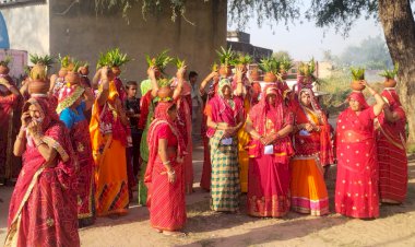 वार्षिकोत्सव के दौरान निकाली कलश यात्रा