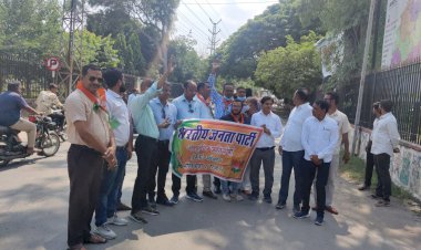 प्रदेश में दलितों पर हो रहे लगातार अत्याचार के विरोध में राज्यपाल के नाम  ज्ञापन सौंपा