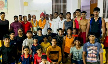शिव व्यामशाला पुर के पहलवानों द्वारा कांग्रेस के पूर्व जिला अध्यक्ष एवं विधानसभा प्रत्याशी  अनिल डांगी का किया सम्मान