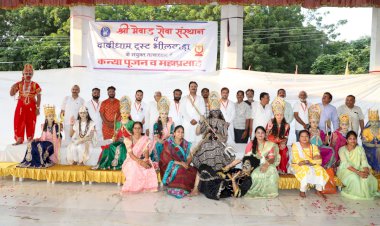 नवदुर्गा पूजन व महाप्रसाद के साथ 500 कन्याओं को करवाया भोजन