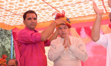 झुंझुनू सांसद नरेंद्र खींचड़ का अभिनन्दन किया