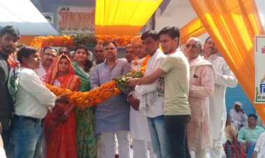 कांग्रेस कार्यकर्ताओं ए़ंव ग्रामीणों ने प्रत्याशियों का किया स्वागत